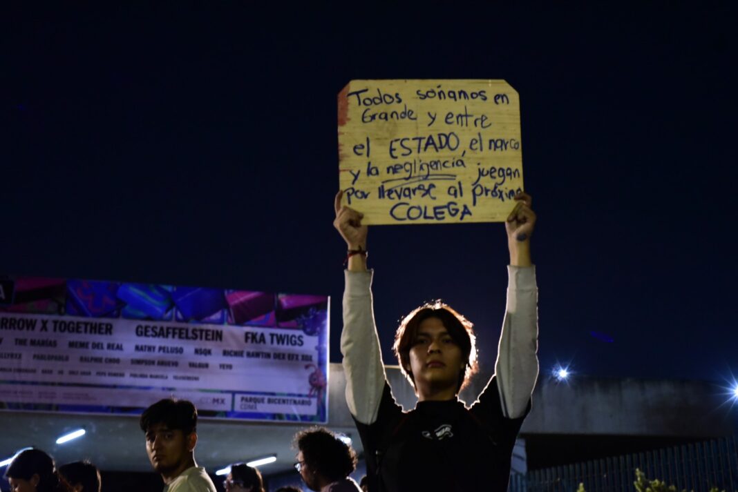 «Ninguna pasión debería costar la vida». Fotógrafos mueren mientras cubrían festival de música fotografos