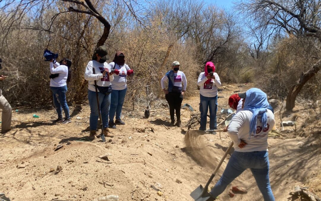 Madres Buscadoras pasan el 10 de Mayo rastreando