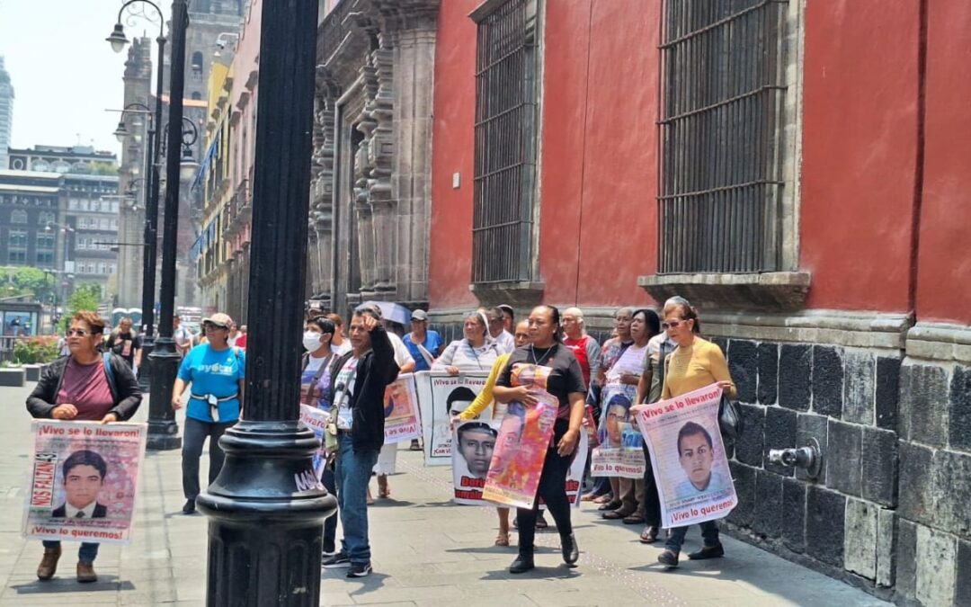 Ayotzinapa: la esperanza en nueva tecnología y renuncia del titular de la Ueilca