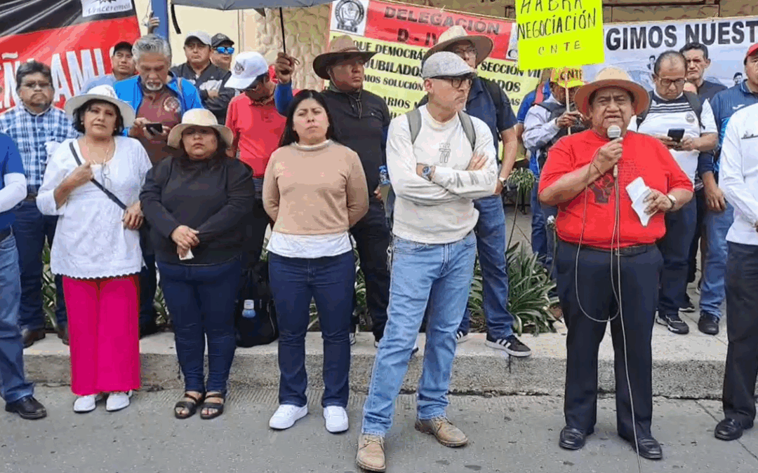 Maestros de la CNTE protestan en doceavo día de huelga