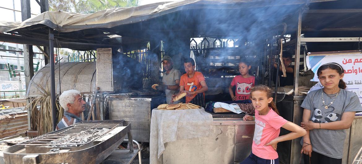 La ONU logra autorización para ingreso de camiones a Gaza, pero la ayuda sigue siendo "una gota en el océano" gaza