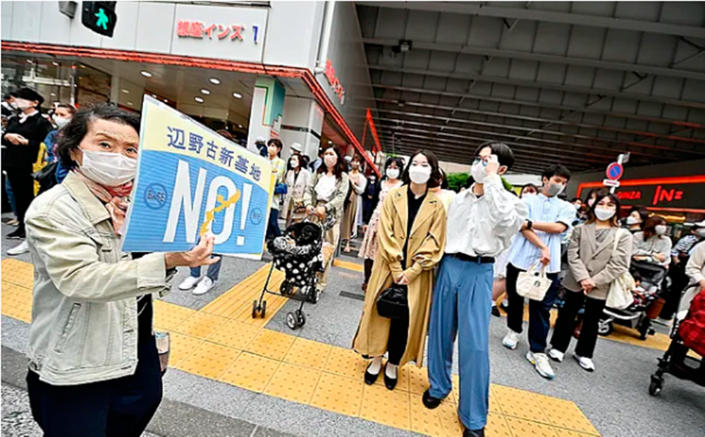 Ciudad de Okinawa, Japón exige la salida de militares estadounidenses por violaciones a derechos humanos