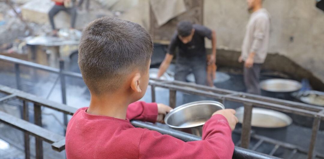 Gaza: El asesinato por soldados israelíes de personas buscando comida constituiría un crimen de guerra