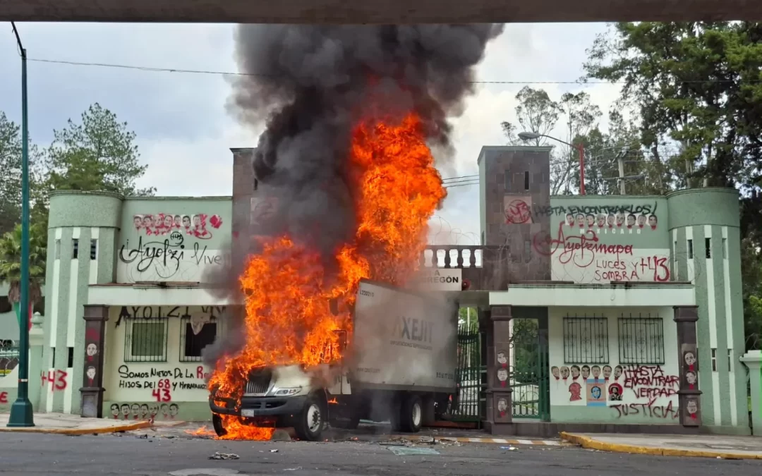 Mitin frente al Campo Militar No. 1: reclaman entrega de “800 folios” del caso Ayotzinapa