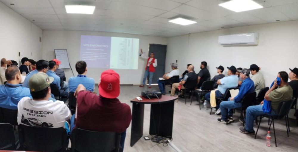 Capacitan a operadores de transporte público en Sonora para prevenir violencia contra mujeres