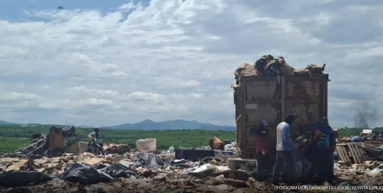 Desplazados por la narcoguerra en Sinaloa: De tocar el cielo de Badiraguato al basurero de Culiacán portada