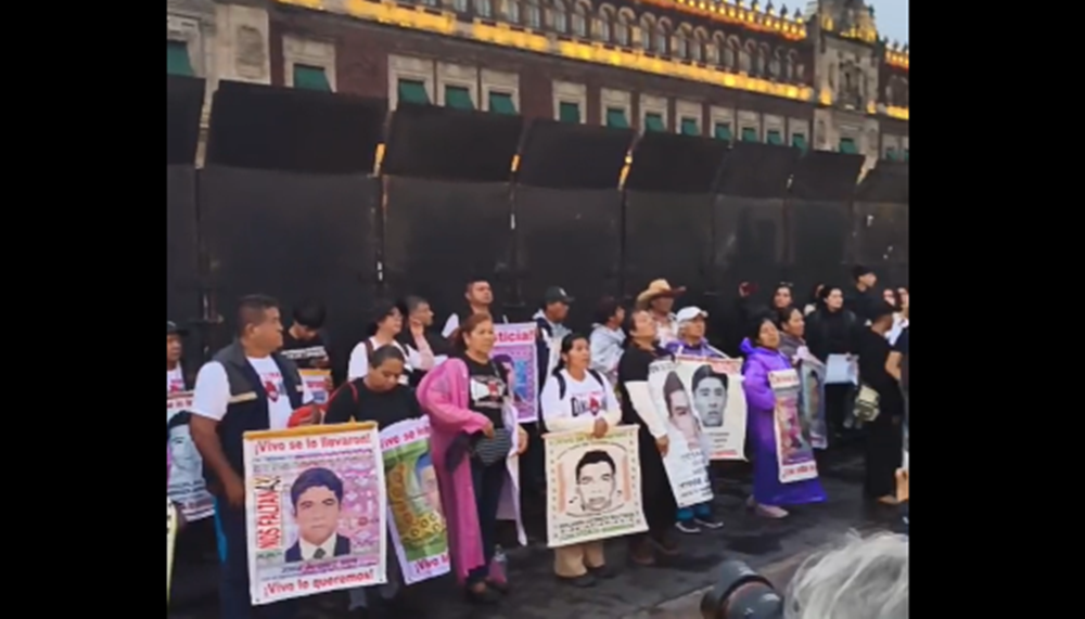 Padres de los 43 normalistas de Ayotzinapa cumplen 11 años exigiendo verdad y justicia