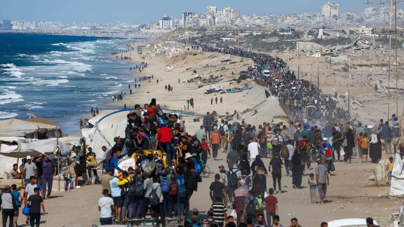 Miles de palestinos regresan a la Franja de Gaza en el marco del cese al fuego