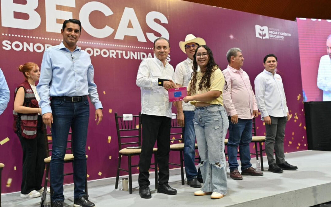 Con apoyos para el campo,  y becas, gobierno atiende a familias del sur de Sonora