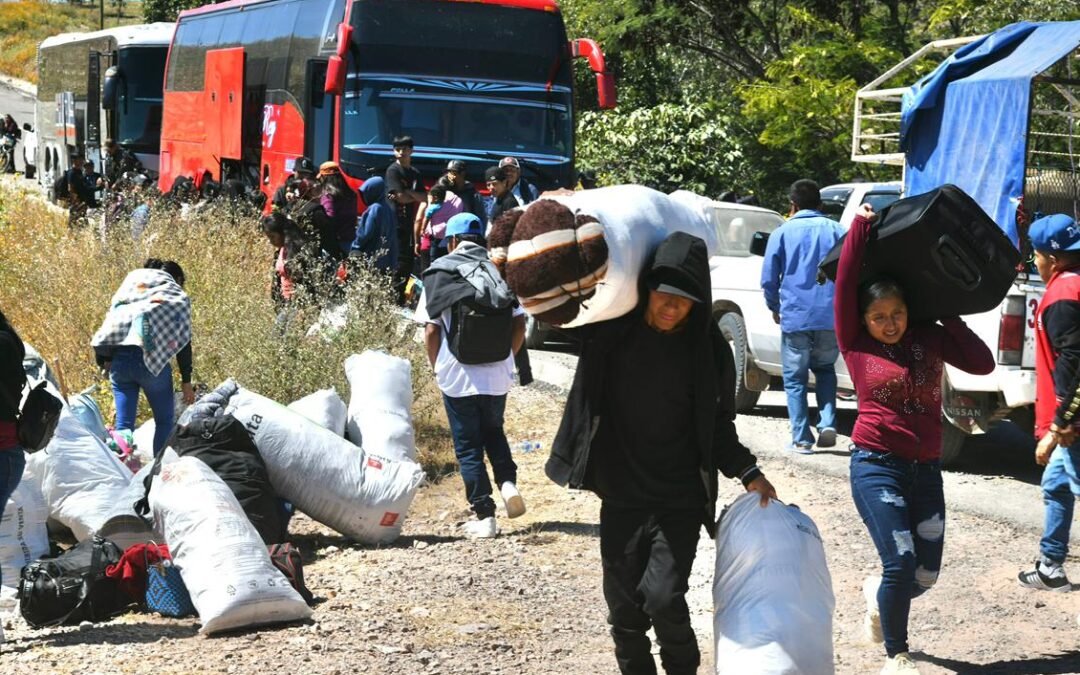 Entre las garras de los delincuentes, migran más de 855 indígenas de la Montaña a los campos agrícolas
