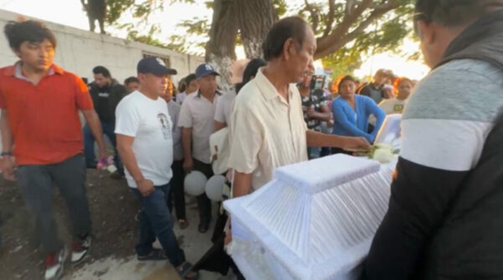Dan el último adiós a la niña Noelia, victima de feminicidio en Juchitán, Oaxaca