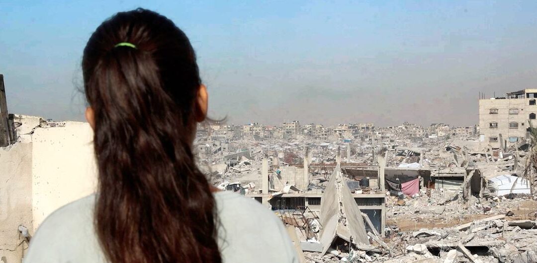 “Dentro de esta casa, mi familia está bajo los escombros”: la infancia robada a los niños de Gaza