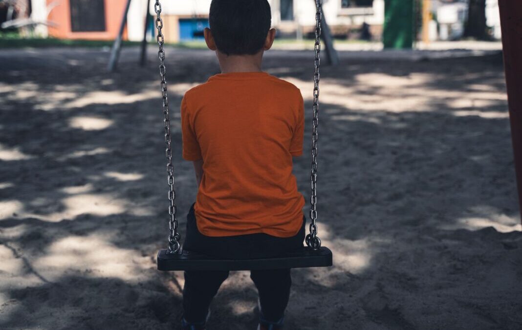 Infancias y adolescencias entre el reclutamiento forzado, la trata y la invisibilización institucional como respuesta