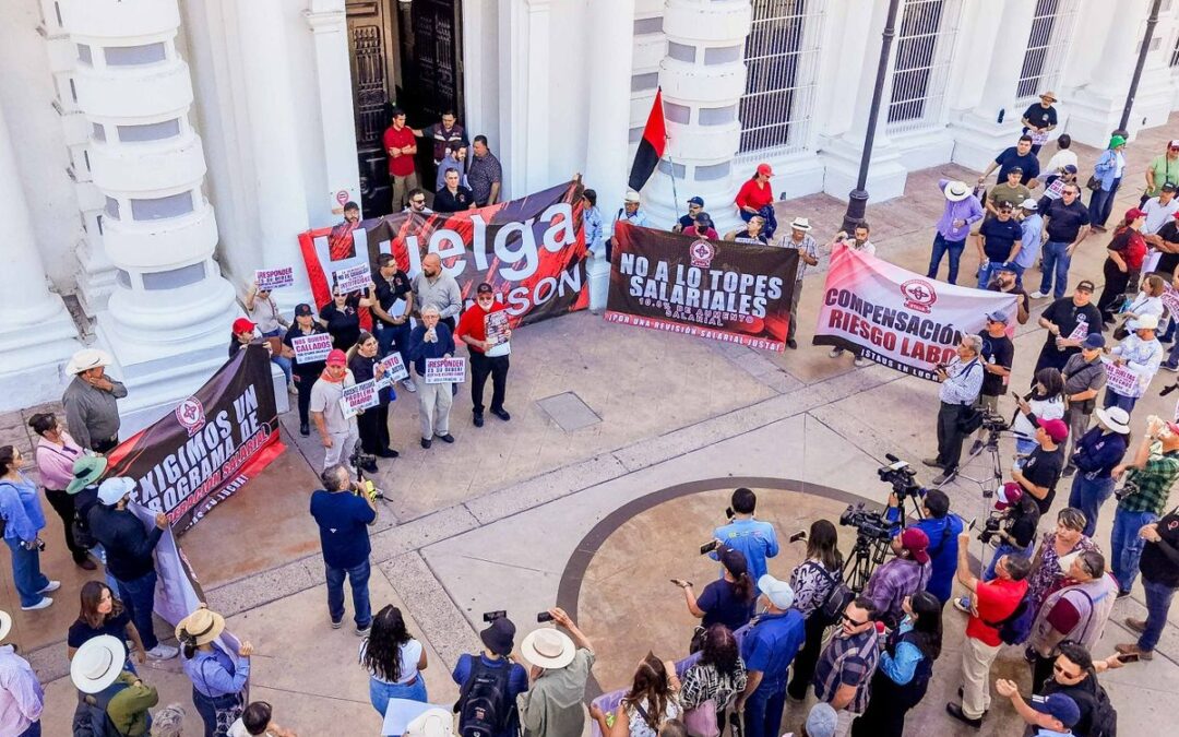Marcha y plantón del STAUS reactivan mesa urgente de negociación con Unison