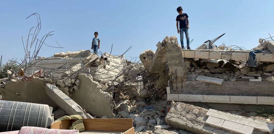 Niños baleados, apuñalados y rociados con gas pimienta por militares y colonos israelíes en la Cisjordania ocupada