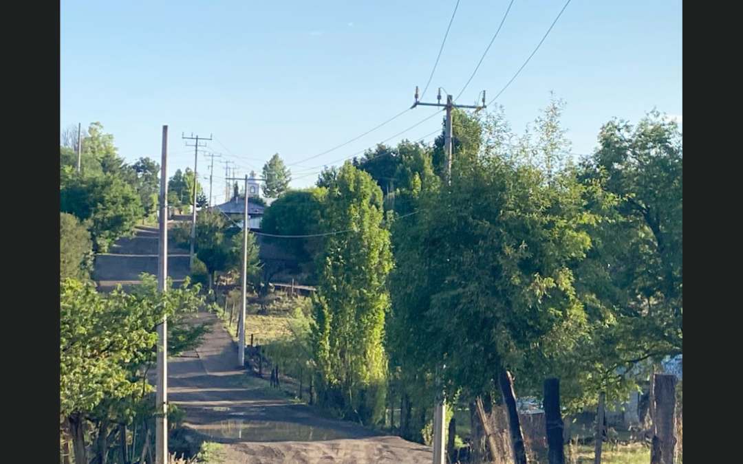 Pusieron postes dos veces, pero Mesa de Tres Ríos sigue sin luz