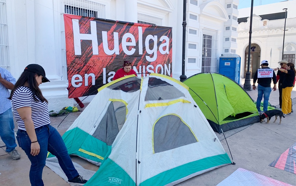 STAUS anuncia huelga de hambre y reinstala plantón frente a Palacio de Gobierno