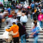 ¿Por qué cada vez confiamos menos en los demás? La teoría que explica cómo se desgasta el tejido social 1776261549084