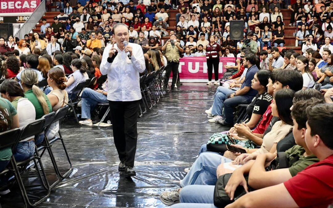 Entregan más de 14 mil becas universitarias en Cajeme y Navojoa