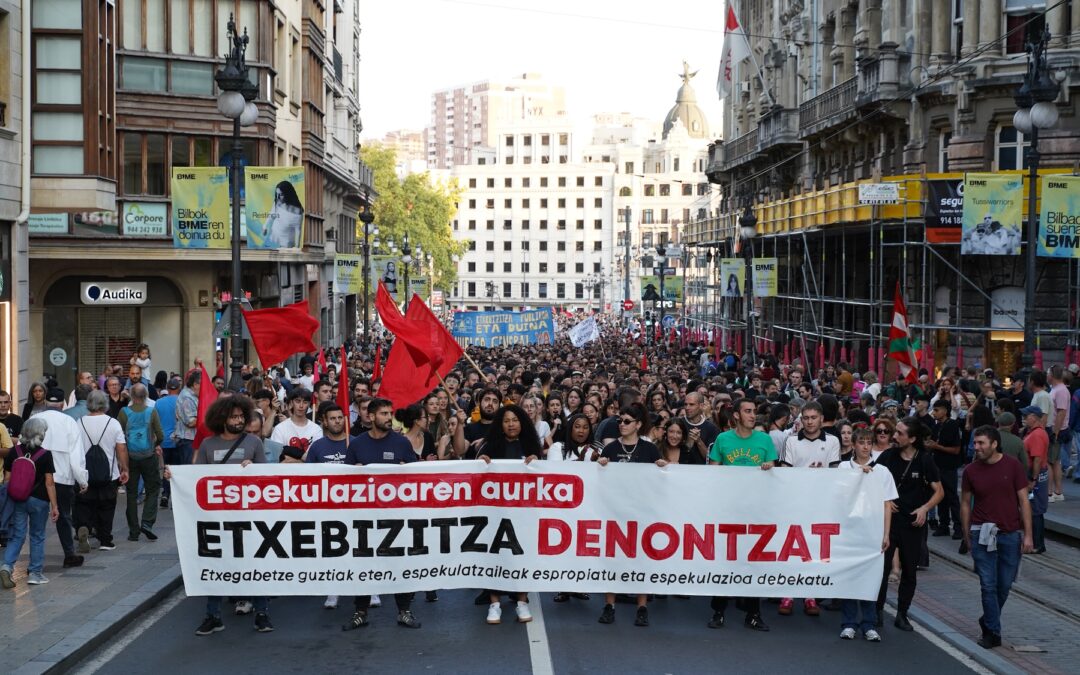 La calle no se rinde: Bilbao responde con miles de personas a la caída de los decretos de vivienda