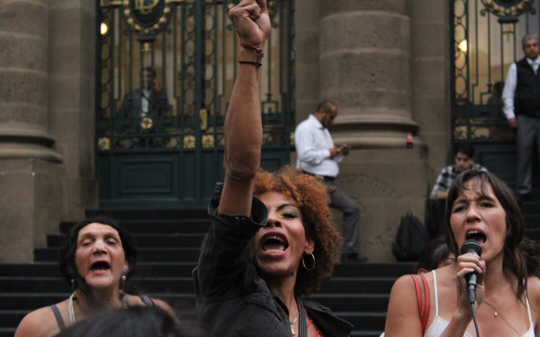 La represión contra las mujeres trans y la protección de la «mafia hotelera»